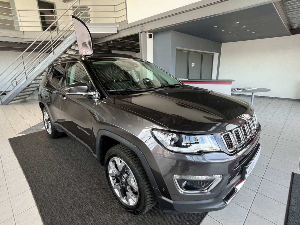 JEEP COMPASS  LIMITED 2,0 CRDI 170  BVA9 4X4  ATTELAGE TOIT PANORAMIQUE OUVRANT GPS CAMERA HIFI ALPINE REGULATEUR LIMITEUR KEYLESS BI-XENON ETAT NEUF