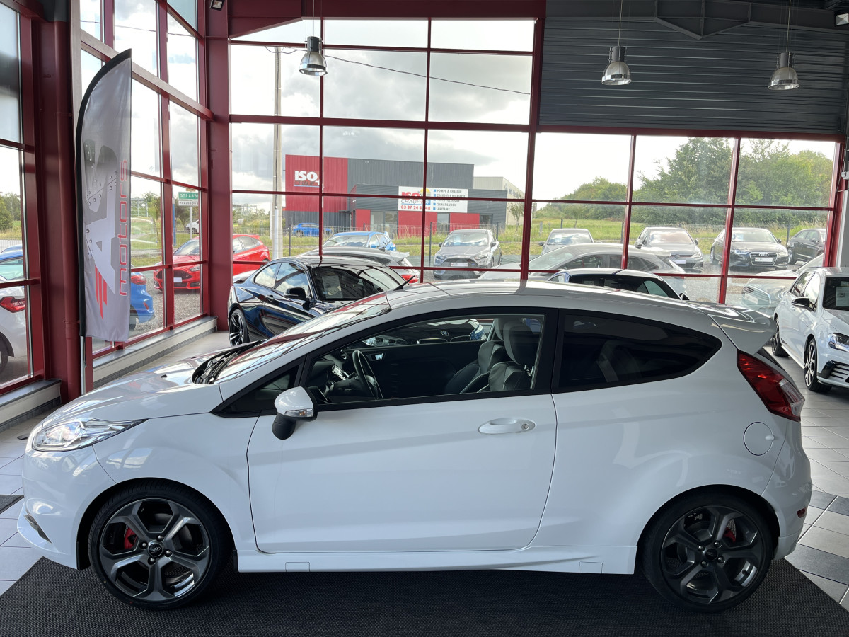 FORD FIESTA ST 1,6 182 PACK PERFORMANCE CAMERA KEYLESS SONY PACK HIVER  RECARO BLUETOOTH EXCELLENT ETAT