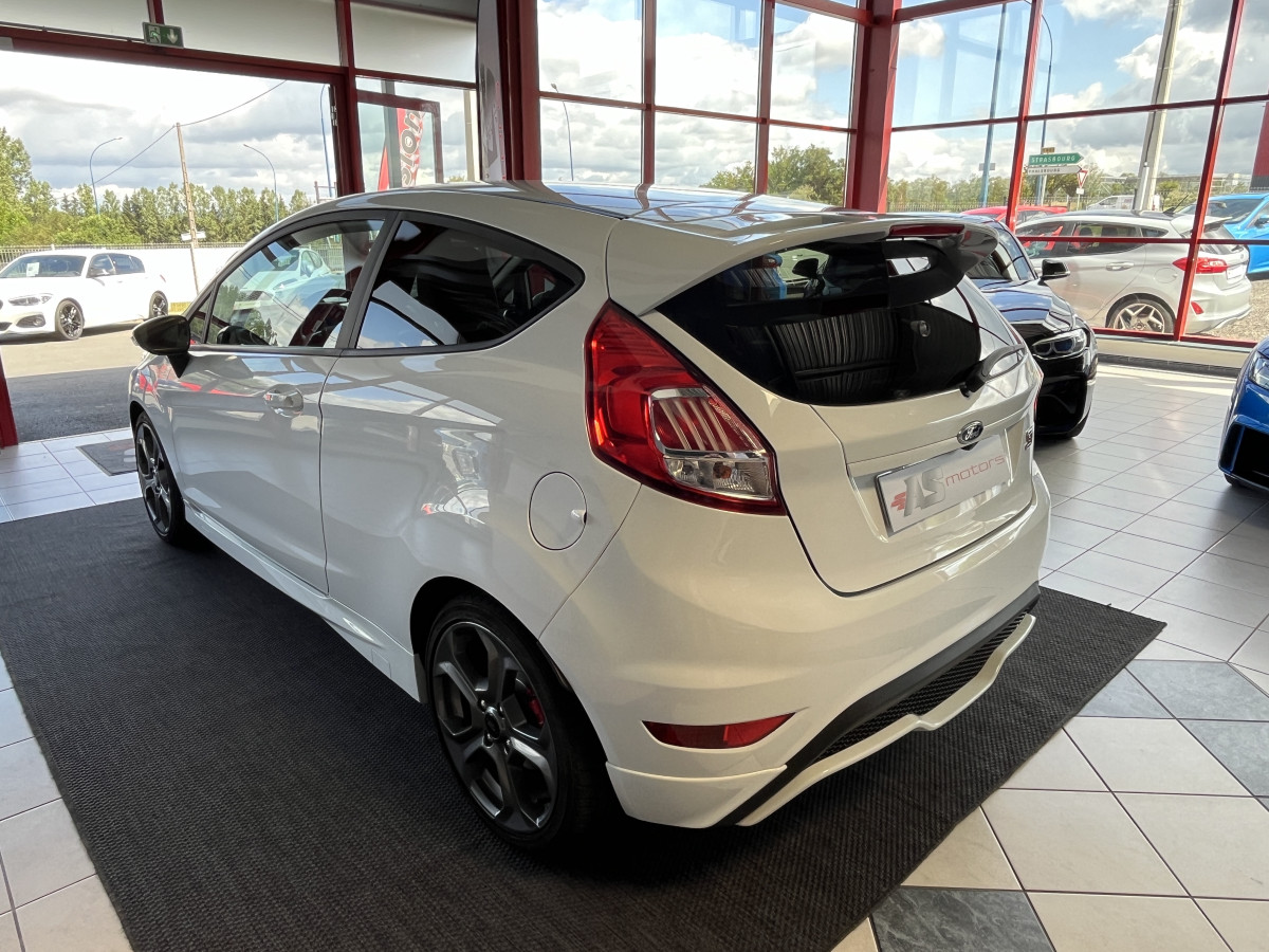 FORD FIESTA ST 1,6 182 PACK PERFORMANCE CAMERA KEYLESS SONY PACK HIVER  RECARO BLUETOOTH EXCELLENT ETAT