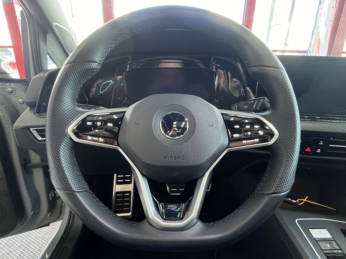 VOLKSWAGEN GOLF 8 2,0 TDI 150 FULL R-LINE TOIT PANORAMIQUE GPS CAMERA HARMAN/KARDON PARK ASSIST VIRTUAL COCKPIT  REGULATEUR LIMITEUR FULL LED APPLE CARPLAY ETAT NEUF