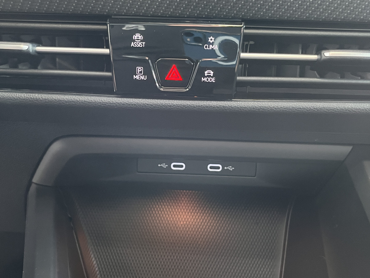 VOLKSWAGEN GOLF 8 2,0 TDI 150 FULL R-LINE TOIT PANORAMIQUE GPS CAMERA HARMAN/KARDON PARK ASSIST VIRTUAL COCKPIT  REGULATEUR LIMITEUR FULL LED APPLE CARPLAY ETAT NEUF