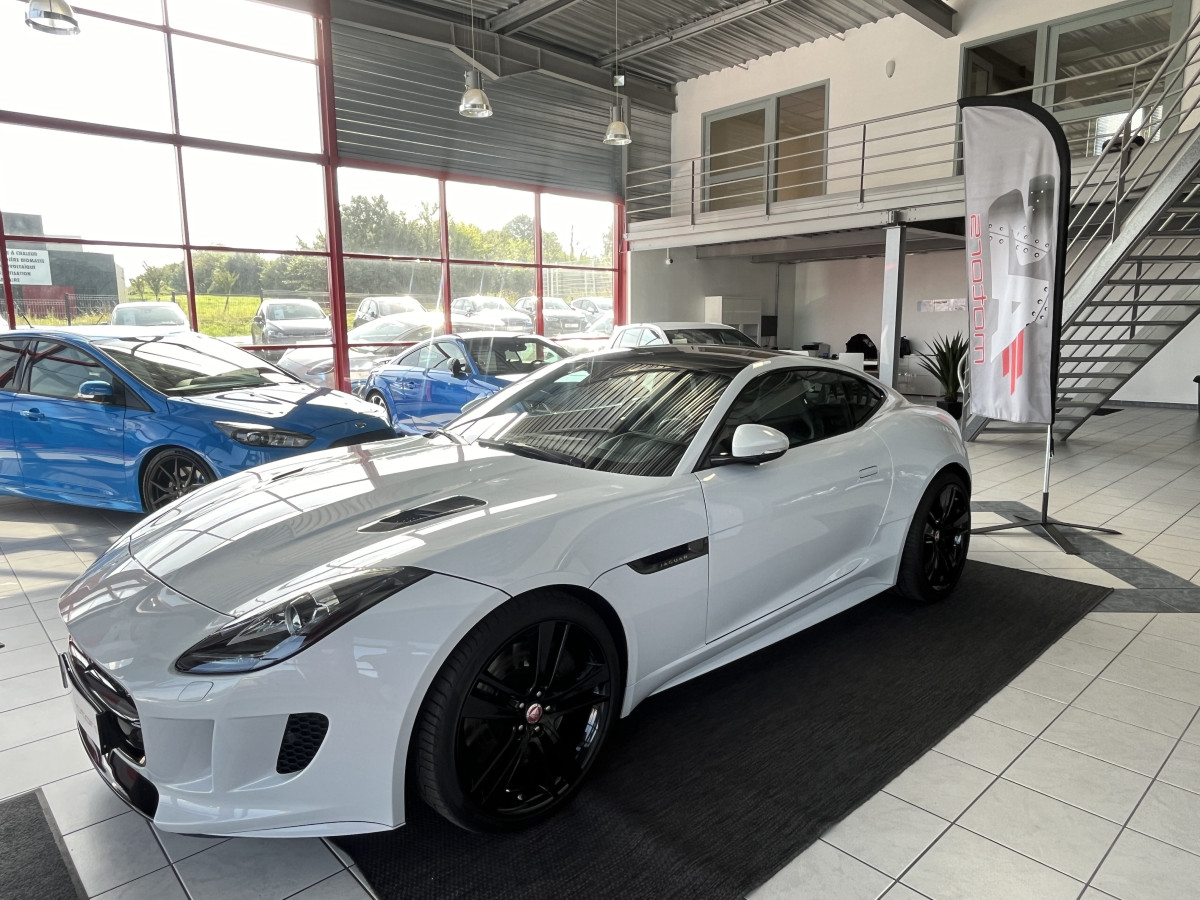 JAGUAR F-TYPE COUPE 3,0 V6 380 S BVA8 AWD GPS CAMERA BI-XENON HIFI MERIDIAN SIEGE PERFORMANCE REGULATEUR LIMITEUR JANTES 20 ECHAPPEMENT SPORT EXCELLENT ETAT