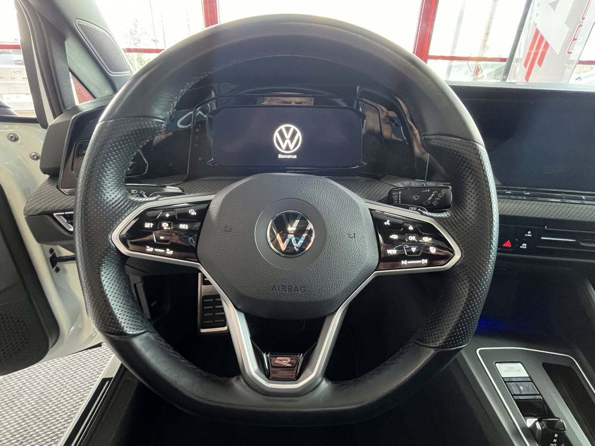 VW GOLF 8 TDI 2,0 TDI 150 R-LINE DSG7 TOIT PANORAMIQUE  GPS CAMERA VIRTUAL COCKPIT  LIMITEUR REGULATEUR ADAPTATIF ATTELAGE CARPLAY FULL LED KEYLESS JANTE ALU 18 EXCELLENT ETAT