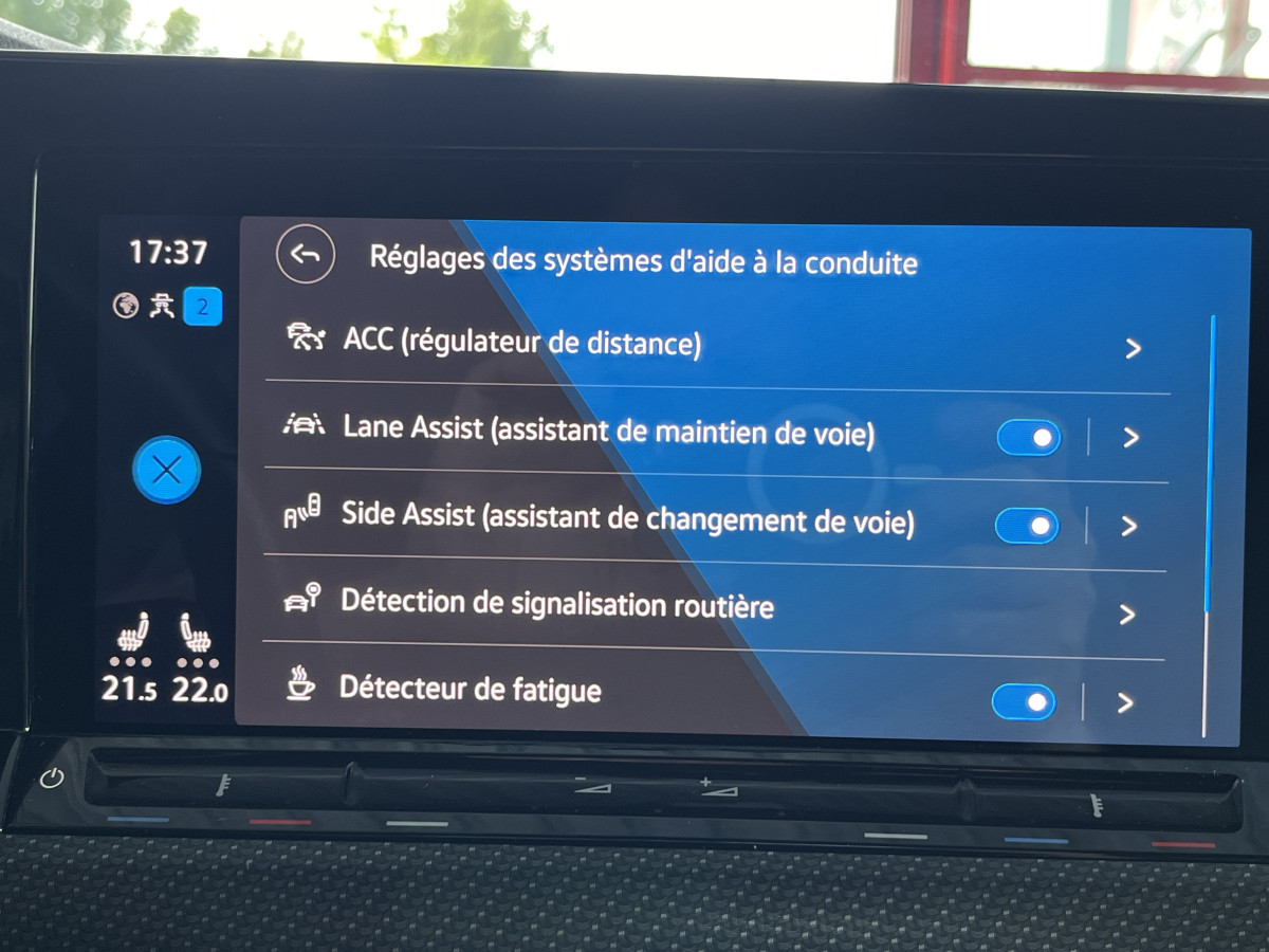 VW GOLF 8 TDI 2,0 TDI 150 R-LINE DSG7 TOIT PANORAMIQUE  GPS CAMERA VIRTUAL COCKPIT  LIMITEUR REGULATEUR ADAPTATIF ATTELAGE CARPLAY FULL LED KEYLESS JANTE ALU 18 EXCELLENT ETAT