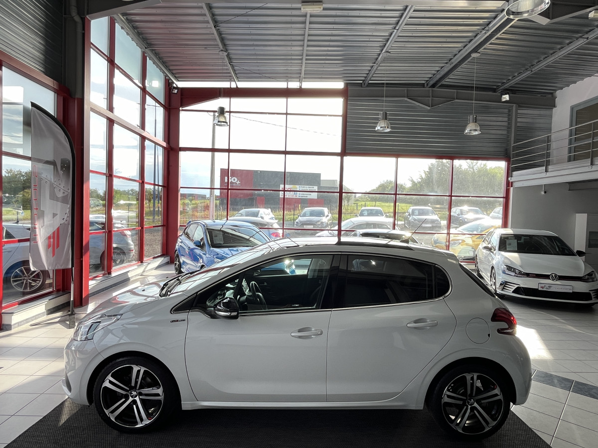 PEUGEOT 208 1,5 HDI 100 GT-LINE TOIT PANORAMIQUE GPS CAMERA REGULATEUR LIMITEUR PARK ASSIST EXCELLENT ETAT 1 ERE MAIN