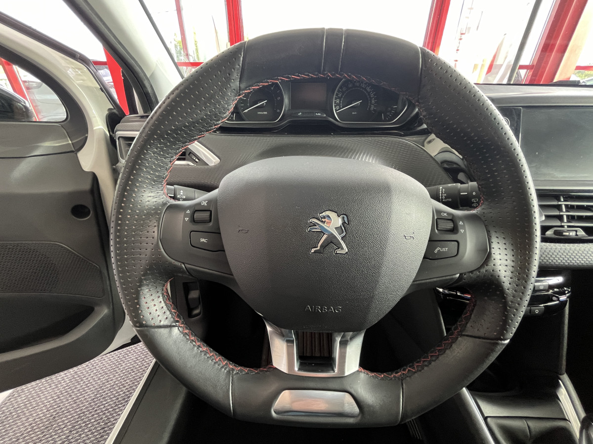 PEUGEOT 208 1,5 HDI 100 GT-LINE TOIT PANORAMIQUE GPS CAMERA REGULATEUR LIMITEUR PARK ASSIST EXCELLENT ETAT 1 ERE MAIN