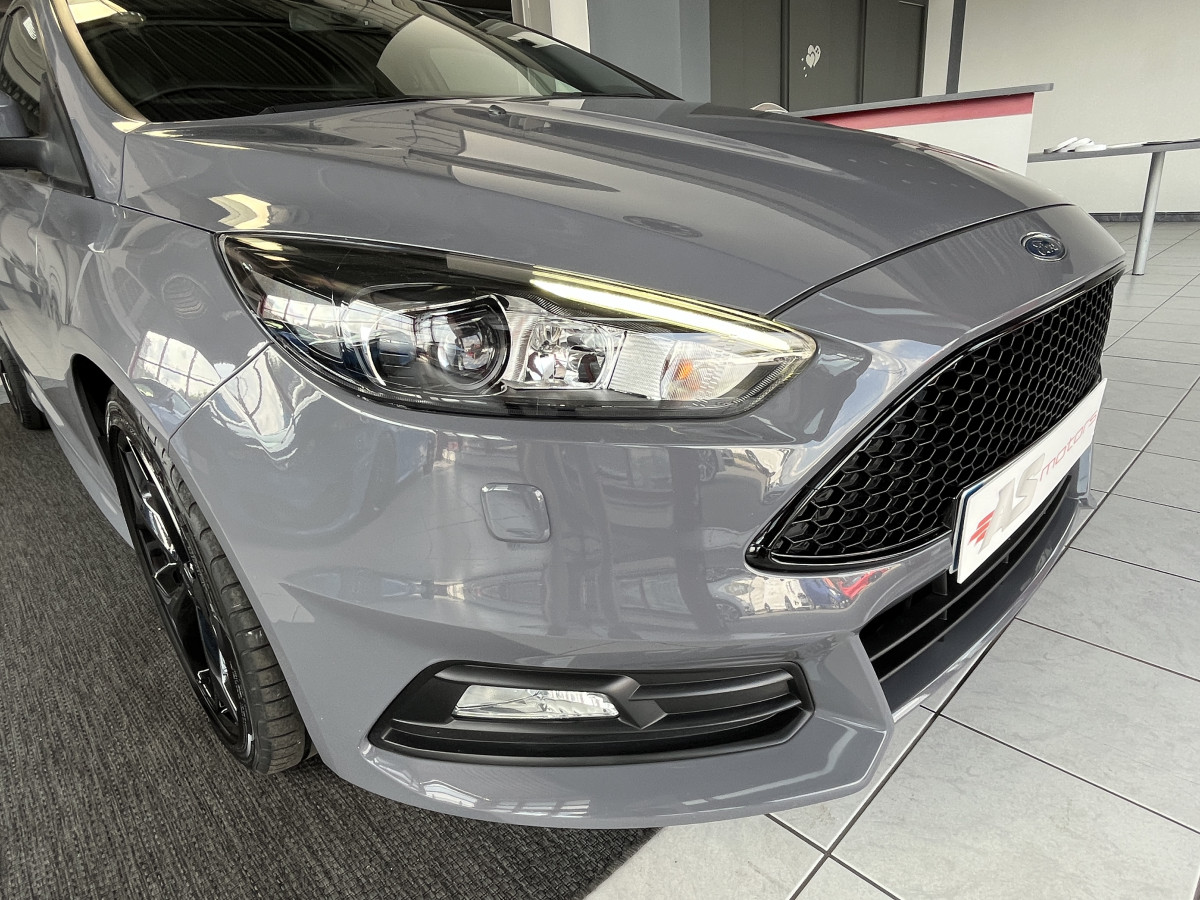 FORD FOCUS ST 2,0 250  GPS  REGULATEUR LIMITEUR BI XENON  PACK HIVER RECARO KEYLESS HIFI SONY BLUETOOTH EXCELLENT ETAT