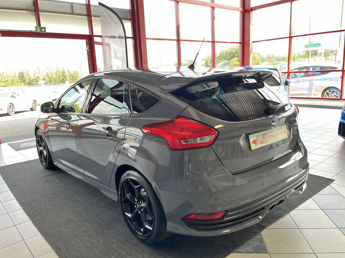 FORD FOCUS ST 2,0 250  GPS  REGULATEUR LIMITEUR BI XENON  PACK HIVER RECARO KEYLESS HIFI SONY BLUETOOTH EXCELLENT ETAT