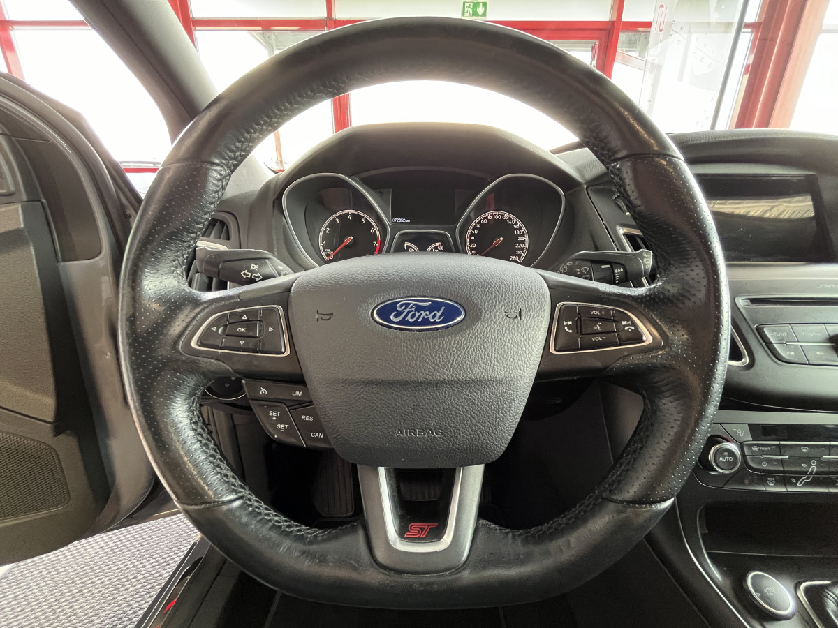 FORD FOCUS ST 2,0 250  GPS  REGULATEUR LIMITEUR BI XENON  PACK HIVER RECARO KEYLESS HIFI SONY BLUETOOTH EXCELLENT ETAT