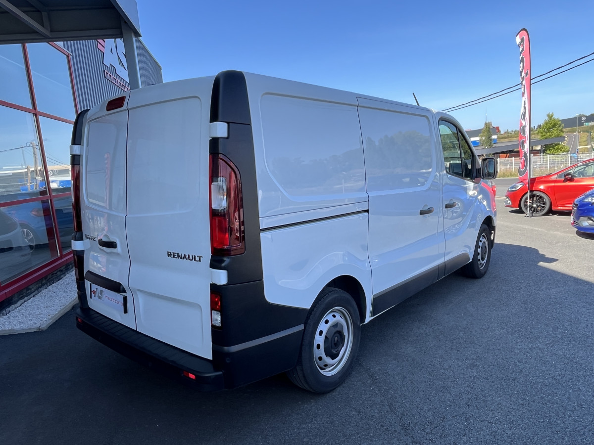 RENAULT TRAFIC L1 H1 2T8 2,0 DCI 130  GRAND CONFORT GPS ANDROID FEUX FULL LED APPLE CARPLAY RADAR DE RECUL REGULATEUR LIMITEUR EXCELLENT ETAT