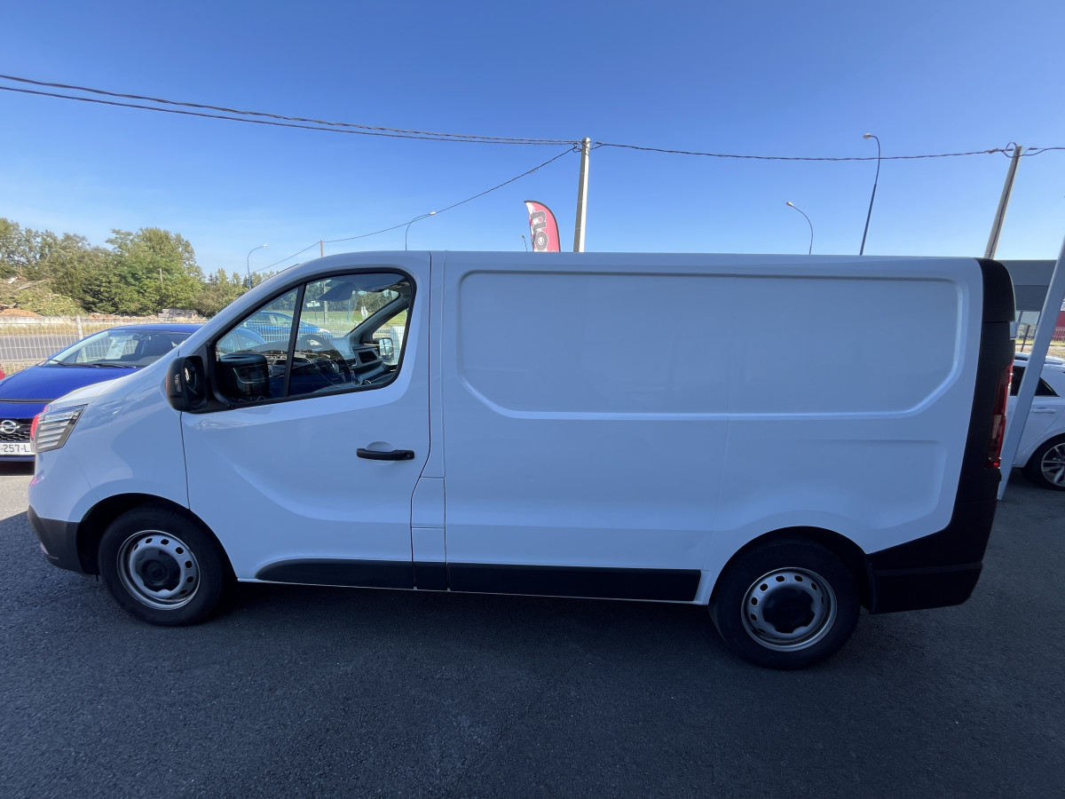 RENAULT TRAFIC L1 H1 2T8 2,0 DCI 130  GRAND CONFORT GPS ANDROID FEUX FULL LED APPLE CARPLAY RADAR DE RECUL REGULATEUR LIMITEUR EXCELLENT ETAT