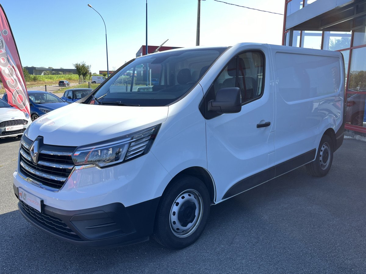 RENAULT TRAFIC L1 H1 2T8 2,0 DCI 130  GRAND CONFORT GPS ANDROID FEUX FULL LED APPLE CARPLAY RADAR DE RECUL REGULATEUR LIMITEUR EXCELLENT ETAT