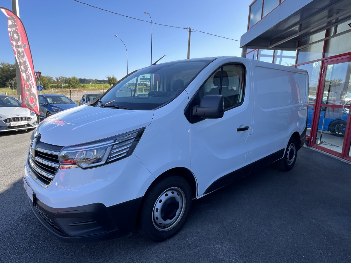 RENAULT TRAFIC L1 H1 2T8 2,0 DCI 130  GRAND CONFORT GPS ANDROID FEUX FULL LED APPLE CARPLAY RADAR DE RECUL REGULATEUR LIMITEUR EXCELLENT ETAT