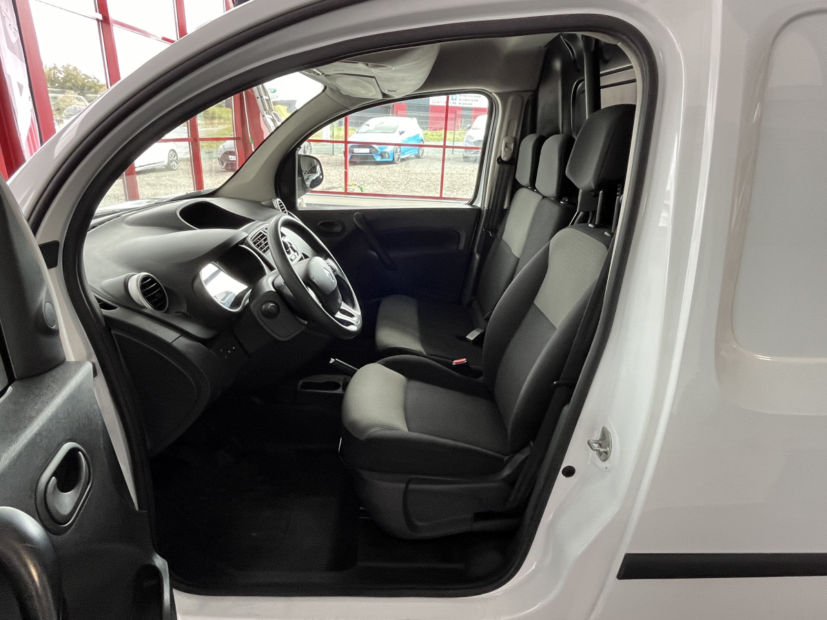 RENAULT KANGOO EXPRESS FOURGON 1,5 DCI 80 EXTRA R-LINK GPS REGULATEUR LMITEUR PARK PILOT TRES BON ETAT