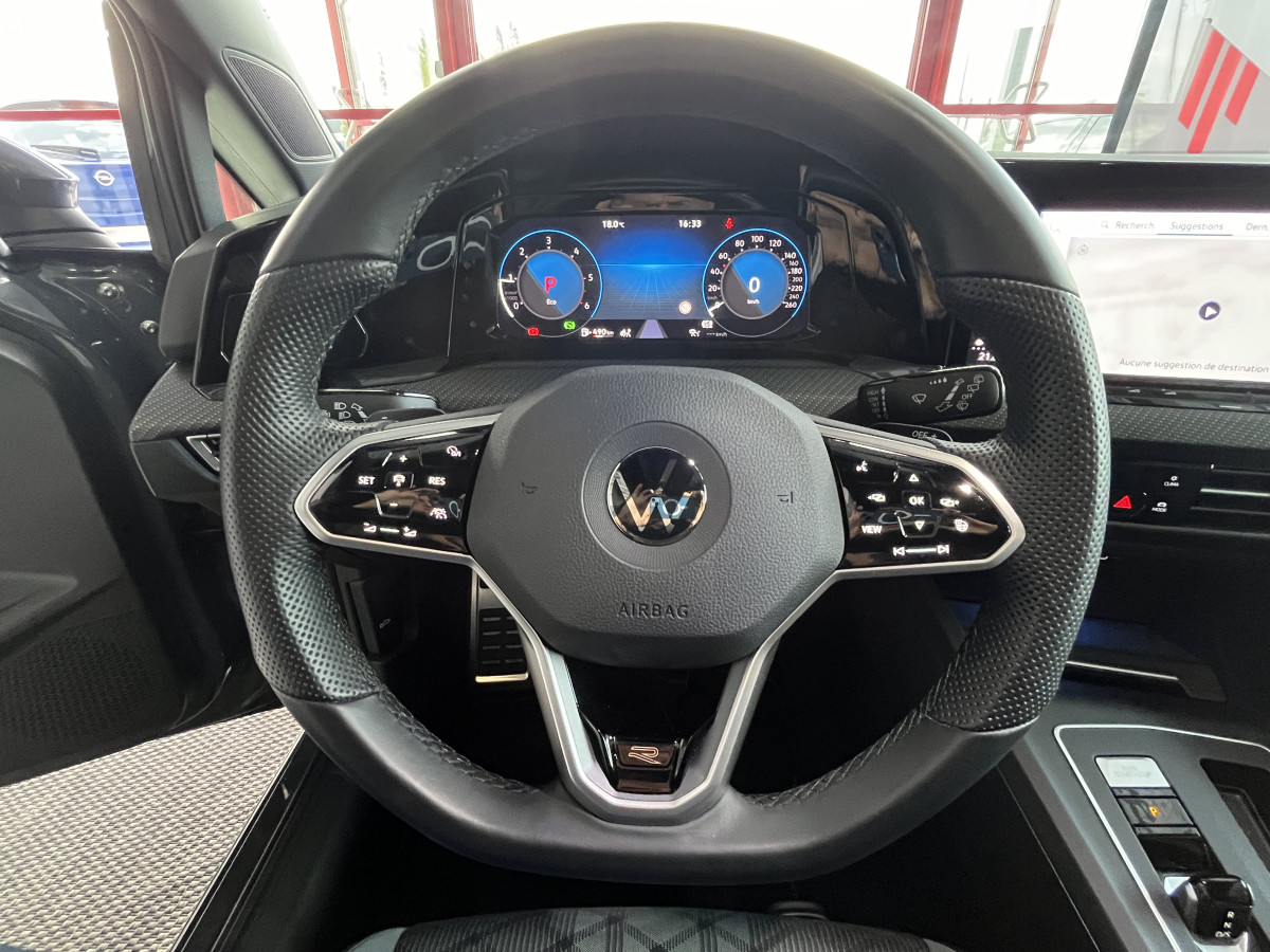 VOLKSWAGEN GOLF 8 2,0 TDI DSG7 150 FULL R-LINE TOIT PANORAMIQUE ATTELAGE GPS CAMERA KEYLESS PARK ASSIST VIRTUAL COCKPIT  REGULATEUR LIMITEUR FULL LED APPLE CARPLAY ETAT NEUF