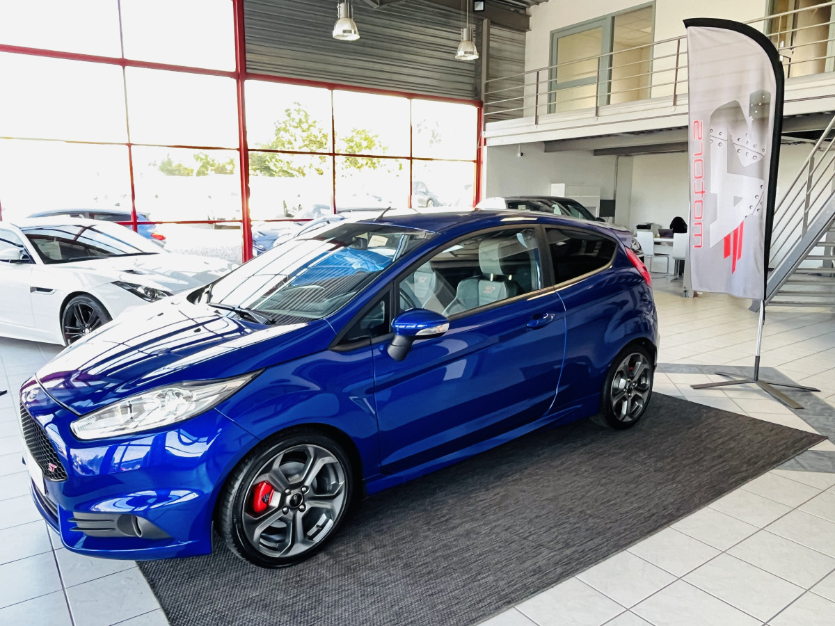 FORD FIESTA ST 1,6 182  PACK PERFORMANCE GPS  SONY PACK HIVER BLUETOOTH RECARO PARK PILOT ECHAPPEMENT DOUBLE SORTIE STOFFLER EXCELLENT ETAT