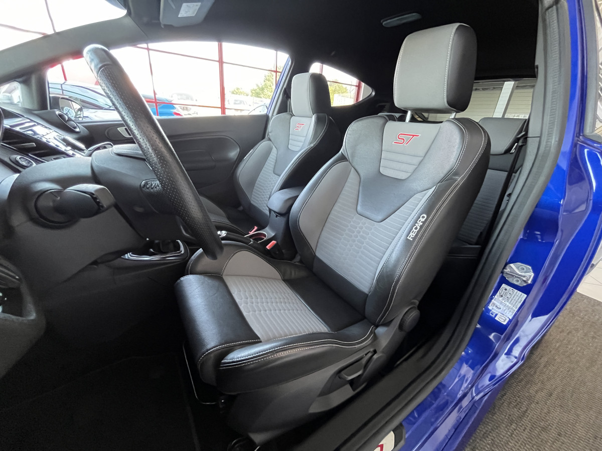 FORD FIESTA ST 1,6 182  PACK PERFORMANCE GPS  SONY PACK HIVER BLUETOOTH RECARO PARK PILOT ECHAPPEMENT DOUBLE SORTIE STOFFLER EXCELLENT ETAT