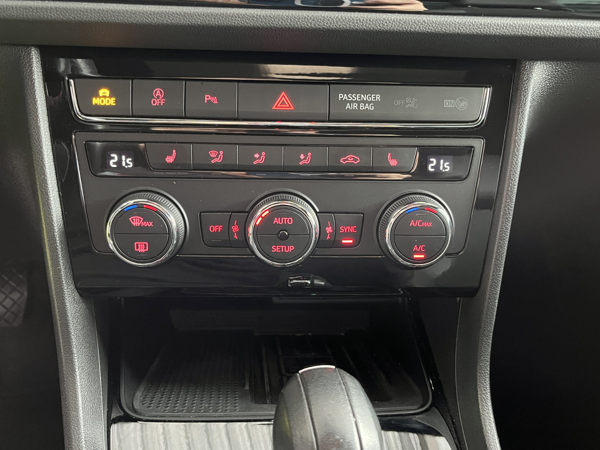 SEAT LEON FR 1,5 TSI 150 DSG7 TOIT PANORAMIQUE OUVRANT GPS VIRTUAL COCKPIT PARK ASSIST  APPLE CARPLAY REGULATEUR ADAPTATIF FULL LED DRIVE SELECT EXCELLENT ETAT