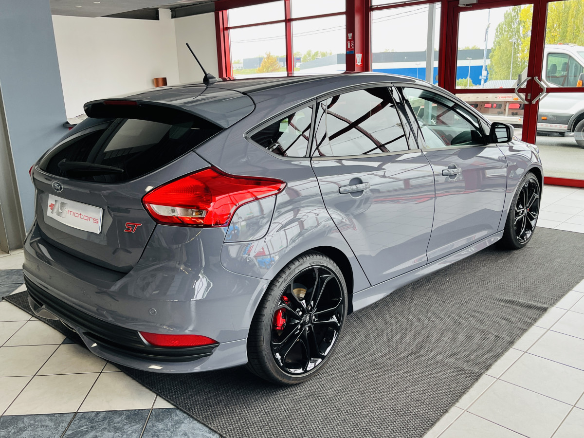 FORD FOCUS ST 2,0 250 PACK PERFORMANCE  GPS  PACK HIVER RECARO KEYLESS HIFI SONY BLUETOOTH PARK PILOT  ETAT NEUF