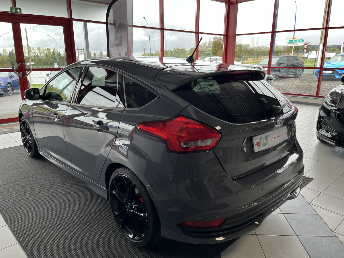 FORD FOCUS ST 2,0 250 PACK PERFORMANCE  GPS  PACK HIVER RECARO KEYLESS HIFI SONY BLUETOOTH PARK PILOT  ETAT NEUF