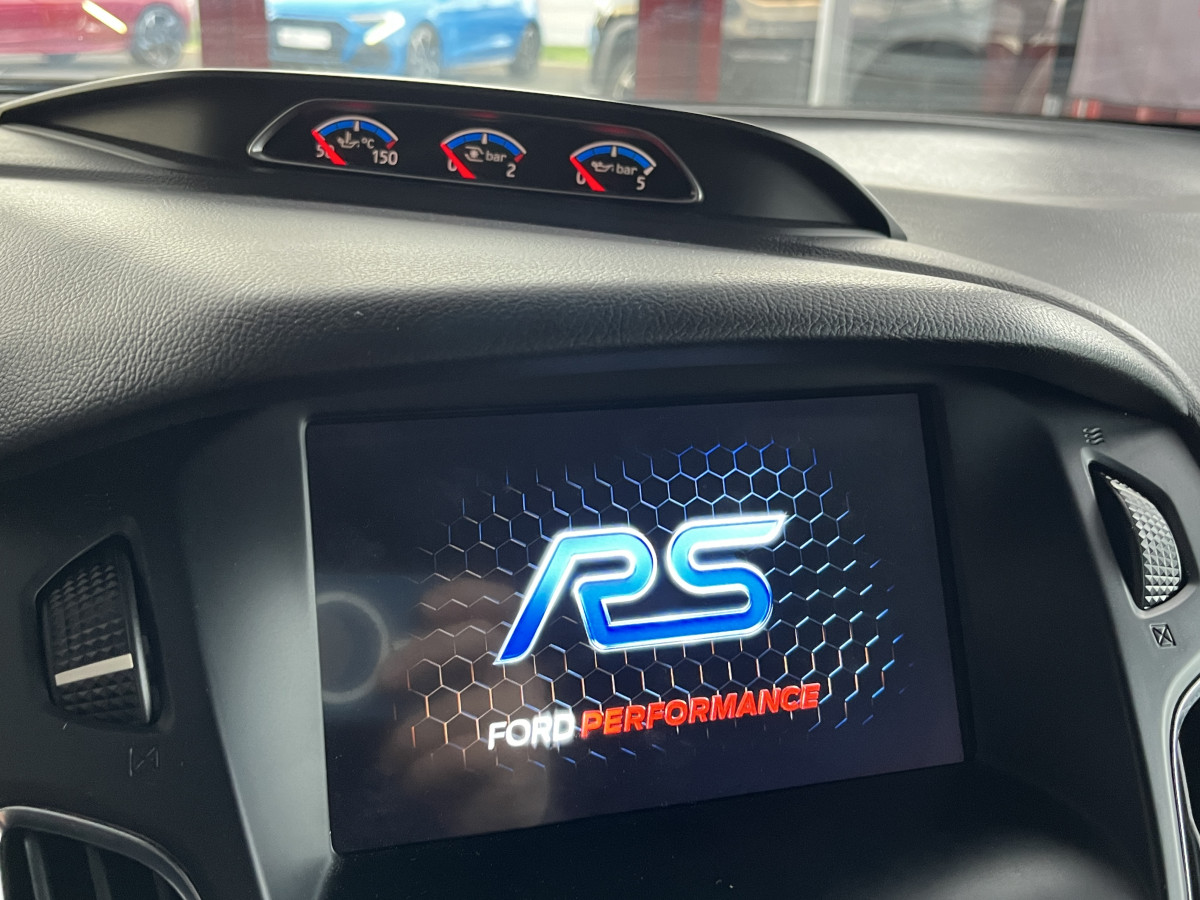 FORD FOCUS RS 2,3 350 4X4 TOIT OUVRANT  GPS CAMERA HIFI SONY PACK HIVER JANTES FORGÉES CARPLAY REGULATEUR LIMITEUR FEUX BI-XENON KEYLESS EXCELLENT ETAT