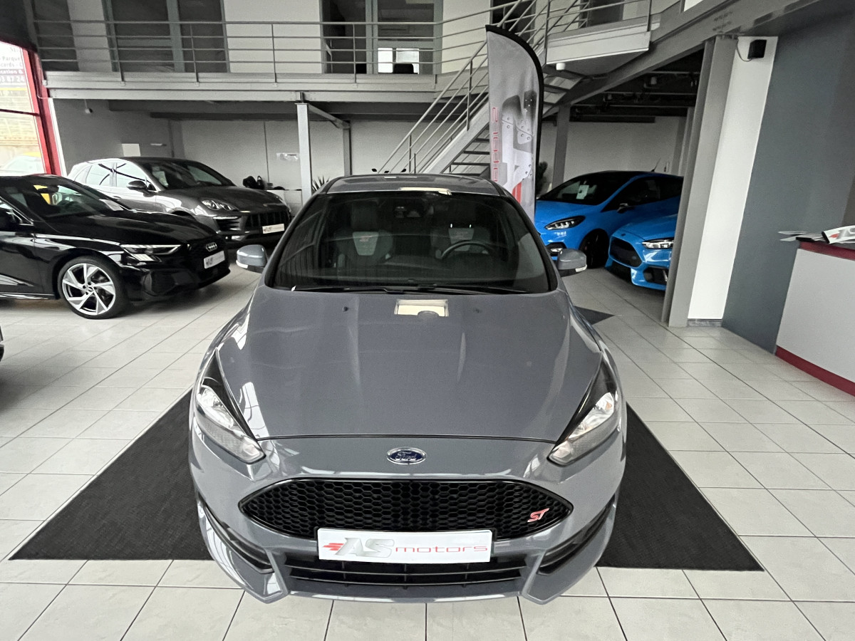 FORD FOCUS ST 2,0 250 PACK PERFORMANCE GPS RECARO PARK PILOT PACK HIVER BLUETOOTH KEYLESS JANTES 19 EXCELLENT ETAT