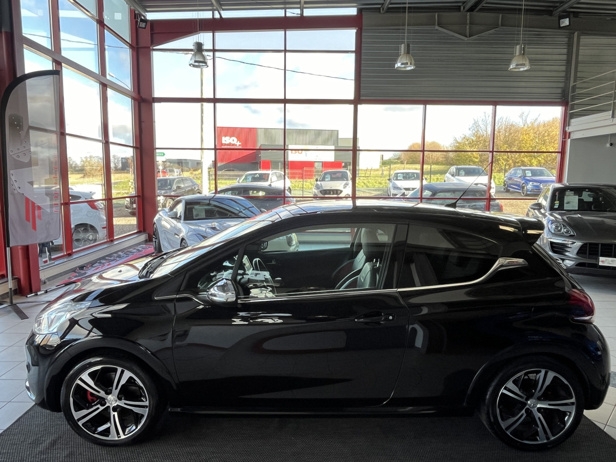 PEUGEOT 208 GTI 1,6 TURBO 208 CV TOIT PANORAMIQUE CAMERA REGULATEUR LIMITEUR HIFI JBL PARK PILOT FEUX HALOGENE TRES BON ETAT