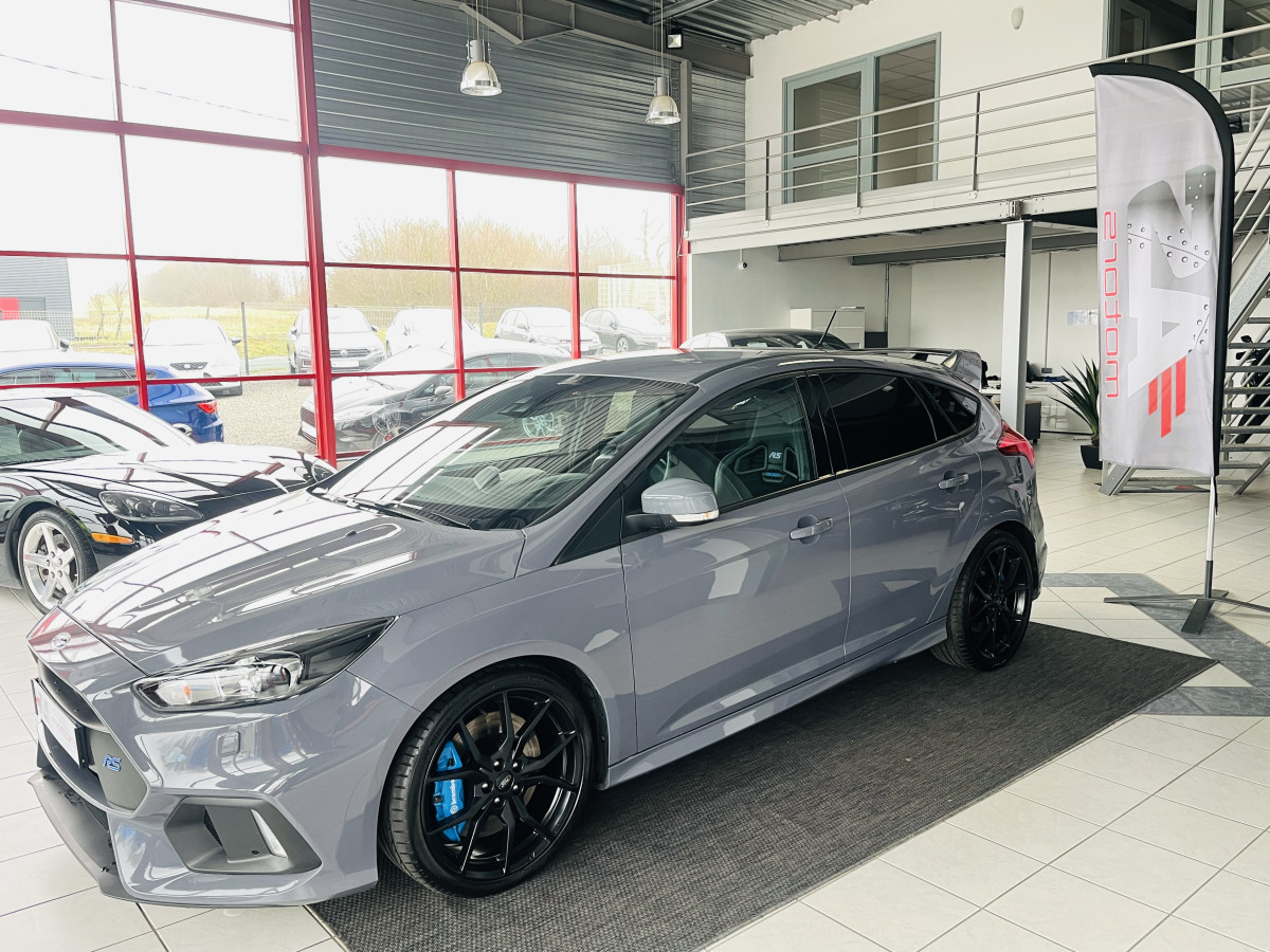 FORD FOCUS RS 2,3 350 AWD  GPS  CAMERA  HIFI SONY RECARO PARK PILOT REGULATEUR LIMITEUR KEYLESS  FEUX BI-XENON JANTES FORGÉE  EXCELLENT ETAT