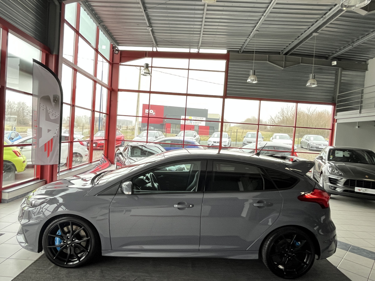 FORD FOCUS RS 2,3 350 AWD  GPS  CAMERA  HIFI SONY RECARO PARK PILOT REGULATEUR LIMITEUR KEYLESS  FEUX BI-XENON JANTES FORGÉE  EXCELLENT ETAT