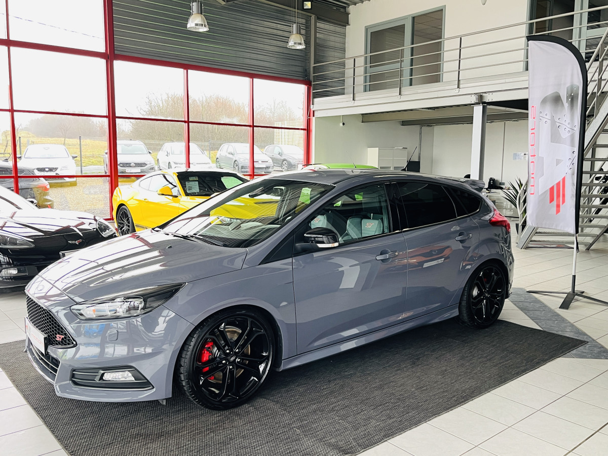 FORD FOCUS ST 2,0 250 PACK PERFORMANCE GPS  BI XENON APPLE CARPLAY PACK ECHAPPEMENT MILTEK HIVER RECARO KEYLESS HIFI SONY BLUETOOTH PARK PILOT EXCELLENT ETAT