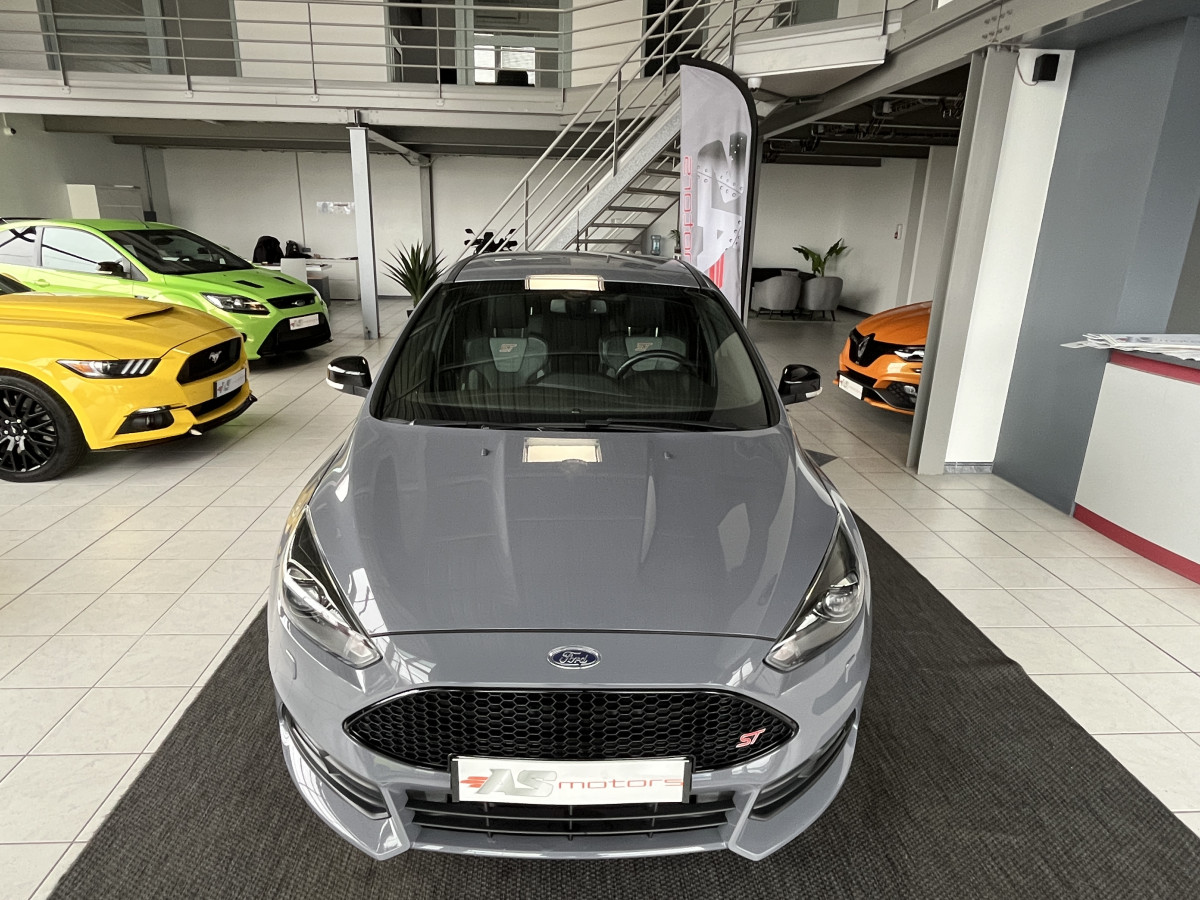 FORD FOCUS ST 2,0 250 PACK PERFORMANCE GPS  BI XENON APPLE CARPLAY PACK ECHAPPEMENT MILTEK HIVER RECARO KEYLESS HIFI SONY BLUETOOTH PARK PILOT EXCELLENT ETAT