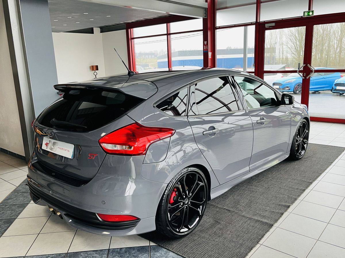 FORD FOCUS ST 2,0 250 PACK PERFORMANCE GPS  BI XENON APPLE CARPLAY PACK ECHAPPEMENT MILTEK HIVER RECARO KEYLESS HIFI SONY BLUETOOTH PARK PILOT EXCELLENT ETAT