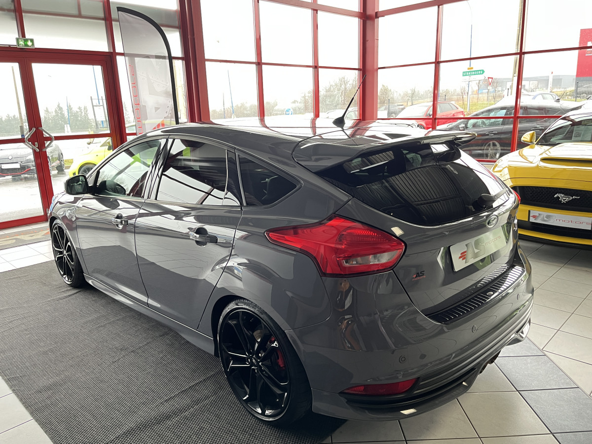 FORD FOCUS ST 2,0 250 PACK PERFORMANCE GPS  BI XENON APPLE CARPLAY PACK ECHAPPEMENT MILTEK HIVER RECARO KEYLESS HIFI SONY BLUETOOTH PARK PILOT EXCELLENT ETAT